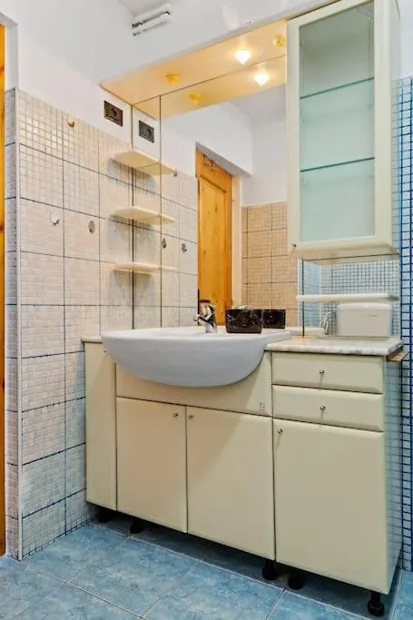 Tache - Cozy Central Studio Bucharest 0*,  Romania